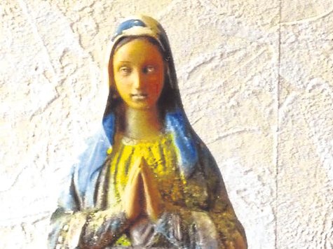 Heimgekehrt: Die Madonnen-Figur von Liselotte Stark-Ritter wurde am Ufer des Tegernsees entdeckt – und zurückgebracht. Foto: KN Heimgekehrt: Die Madonnen-Figur von Liselotte Stark-Ritter wurde am Ufer des Tegernsees entdeckt – und zurückgebracht. Foto: KN