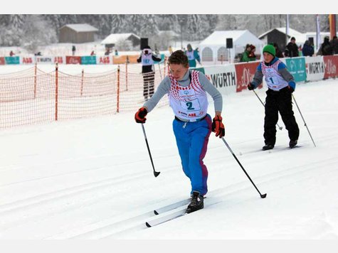 Fr&ouml;hlich geht's bei den Special Olympics in Garmisch-Partenkirchen zu. Die Teilnehmer geben in den sieben verschiedenen Sportarten alles - sehen Sie selbst.