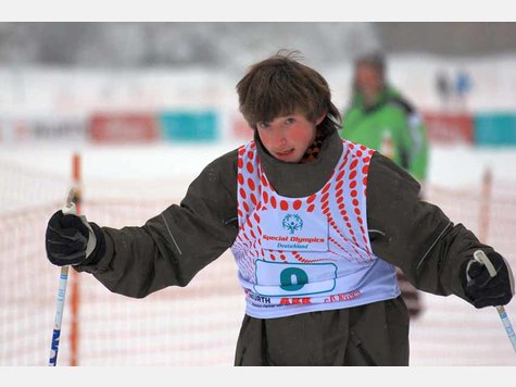 Fr&ouml;hlich geht's bei den Special Olympics in Garmisch-Partenkirchen zu. Die Teilnehmer geben in den sieben verschiedenen Sportarten alles - sehen Sie selbst.