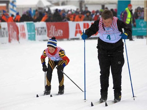Fr&ouml;hlich geht's bei den Special Olympics in Garmisch-Partenkirchen zu. Die Teilnehmer geben in den sieben verschiedenen Sportarten alles - sehen Sie selbst.
