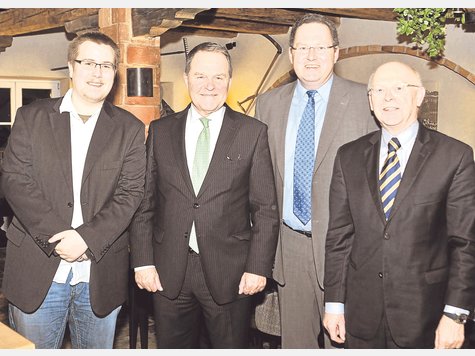 Wollen zeigen, wof&uuml;r sie stehen: (v.l.) FDP-Kreisvorsitzender und Bezirkstagskandidat Daniel Reuter, Bayerns Wissenschaftsminister Wolfgang Heubisch, Landtagskandidat Volker Koschay und Klaus Breil, energiepolitischer Sprecher der FDP-Bundestagsfraktion aus dem Wahlkreis Weilheim. foto: Claudia K&ouml;stler
