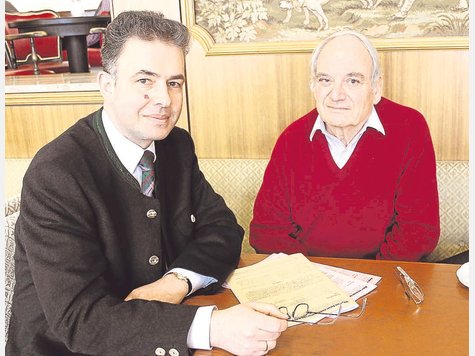 Zwei, die für das Gleiche kämpfen: Landtagsabgeordneter Florian Streibl und Psychiater Friedrich Weinberger. F: FKN Zwei, die für das Gleiche kämpfen: Landtagsabgeordneter Florian Streibl und Psychiater Friedrich Weinberger. F: FKN