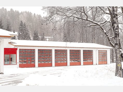 Die neue Heimat der Feuerwehr Bad Wiessee: In wenigen Wochen wollen die Einsatzkräfte dort mitsamt Ausrüstungs-Gegenständen und Fuhrpark einziehen. foto: Thomas Plettenberg Die neue Heimat der Feuerwehr Bad Wiessee: In wenigen Wochen wollen die Einsatzkräfte dort mitsamt Ausrüstungs-Gegenständen und Fuhrpark einziehen. foto: Thomas Plettenberg