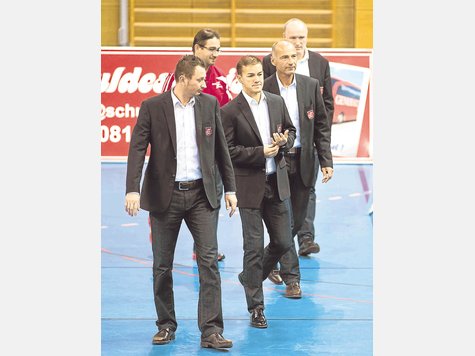 Abgang vom internationalen Parkett: (v.l.) Trainer Mihai Paduretu, Co-Trainer Camilo Glober, Team-Arzt Kamil Vyhnalek und Co-Trainer Berti Golf. Foto: Brouczek