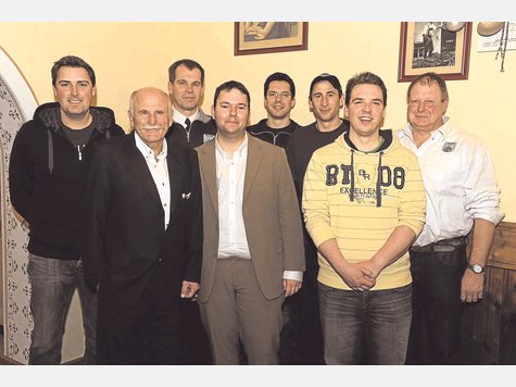 Die neue Führungsmannschaft des Anglerbundes: v. l. Michael Hackenberg, Günther Schmidt, Christoph Lettl, Vorsitzender Rupert Lang, August Lettl, Robert Schmidt, Florian Jöbstl und Steffen Müller. Foto: Jürgen Rossmann Die neue Führungsmannschaft des Anglerbundes: v. l. Michael Hackenberg, Günther Schmidt, Christoph Lettl, Vorsitzender Rupert Lang, August Lettl, Robert Schmidt, Florian Jöbstl und Steffen Müller. Foto: Jürgen Rossmann