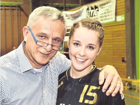 Papas ganzer Stolz: Leonie Schweinsteiger mit Vater Peter. foto: gef&ouml;