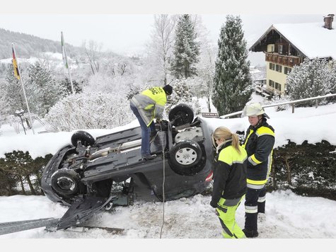 Gl&uuml;ck im Ungl&uuml;ck hatten die Insassen dieses Kleinwagens. Laut Rettungsdienst sind die beiden unverletzt geblieben.
