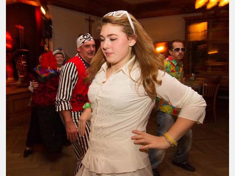 Bunt ging es zu beim Faschingsball in Gilching. Der Gasthof Widmann war fest in den H&auml;nden der Narren, und das bis tief in die Nacht.