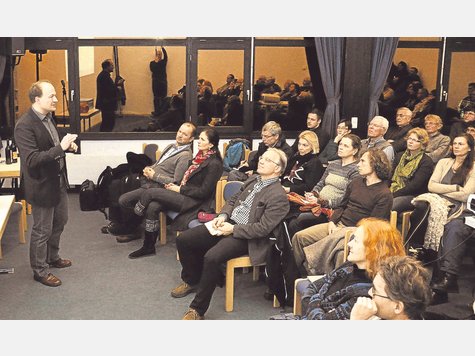 Keine Palmen n&ouml;rdlich der Alpen: Prof. Dr. Harald Kunstmann (l.) bei seinem Referat in Murnau. Foto: Lory