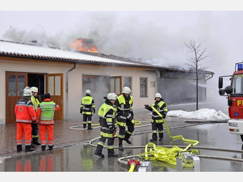 Gro&szlig;er Schaden bei Brand in Unterschweinbach