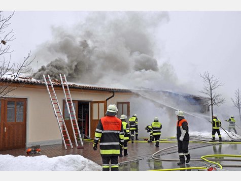 Gro&szlig;er Schaden bei Brand in Unterschweinbach