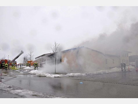 Gro&szlig;er Schaden bei Brand in Unterschweinbach