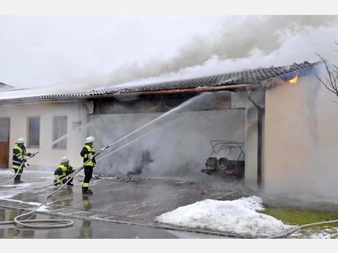 Gro&szlig;er Schaden bei Brand in Unterschweinbach