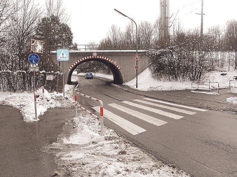 Keine Verhandlungssache: Der Zebrastreifen an der S-Bahn-Unterf&uuml;hrung wird entfernt: Er ist zu gef&auml;hrlich. Foto: fkn