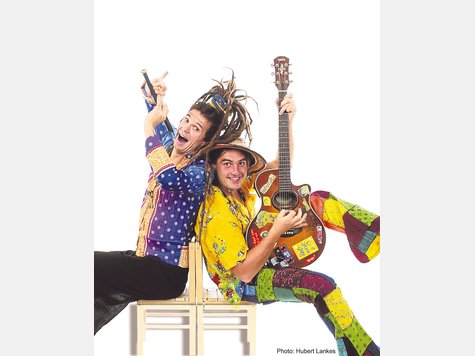 Lustige Referenten: Rodscha Schneider (r.) und Tom Palme von der Band Donikkl und die Wei&szlig;w&uuml;rschtl. FotO: kn