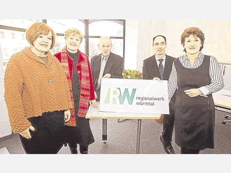 Vertreter des Regionalwerks Würmtal, hier beim Einzug in die neuen Räume vor einem Jahr: die Bürgermeisterinnen Brigitte Servatius, Annemarie Detsch und Christine Borst (v.li.) sowie die Geschäftsführer Heinz-Leo Geurtsen (li.) und Peter Michalek. a-Foto: svj Vertreter des Regionalwerks Würmtal, hier beim Einzug in die neuen Räume vor einem Jahr: die Bürgermeisterinnen Brigitte Servatius, Annemarie Detsch und Christine Borst (v.li.) sowie die Geschäftsführer Heinz-Leo Geurtsen (li.) und Peter Michalek. a-Foto: svj