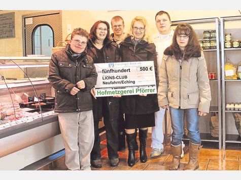 Eine erste finanzielle Basis f&uuml;r die neue Inklusions-Initiative brachte die Spende der Hofmetzgerei Pf&ouml;rrer. Unser Bild zeigt (v. l.) Frederic H&ouml;hler, Manuela Barby-M&auml;rkl, Philipp Peuker, Dagmar Zillgitt, Thomas M&auml;rkl und Anita W&ouml;lfel. Foto: fkn