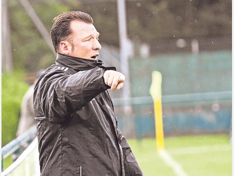 Da geht’s lang: Gräfelfings Trainer Frank Weber hat sich bei Borussia Mönchengladbach Anregungen geholt. a-foto: rutt Da geht’s lang: Gräfelfings Trainer Frank Weber hat sich bei Borussia Mönchengladbach Anregungen geholt. a-foto: rutt