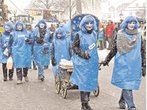 Der Papst-Kandidat outet sich im Faschingszug