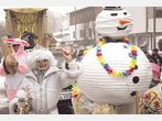 Der Gaudiwurm macht den Winter bunt