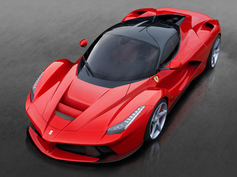 In weniger als drei Sekunden prescht der LaFerrari von null auf Temo 100, in weniger als sieben Sekunden knackt der Supersportwagen die 200 Stundenkilometer Marke. H&ouml;chstgeschwindigkeit f&auml;hrt das neue Flaggschiff 350 Stundenkilometer.