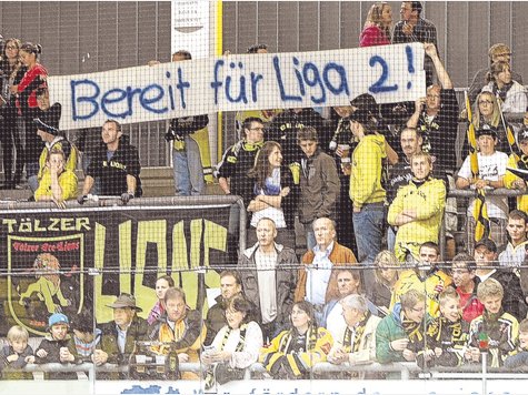 Bereit f&uuml;r die 2. Bundesliga sind die T&ouml;lzer L&ouml;wen. V&ouml;llig unklar ist jedoch, ob sie im Fall des Falles auch aufsteigen d&uuml;rfen. Der Verband sperrt sich dagegen, dass Oberligisten in h&ouml;here Spielklasse nachr&uuml;cken. foto: uva-press