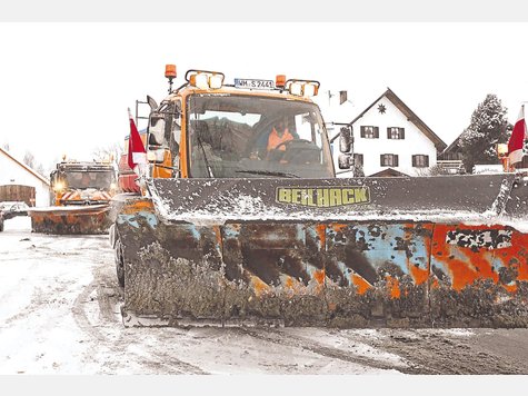 Im Dauereinsatz sind seit Wochen die Fahrer der R&auml;um- und Streufahrzeuge. Foto: herold
