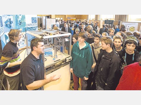 Meist dicht umlagert: die Stände bei der Jobmesse (im Bild der Stand von Zarges). foto (Archiv): Gronau Meist dicht umlagert: die Stände bei der Jobmesse (im Bild der Stand von Zarges). foto (Archiv): Gronau