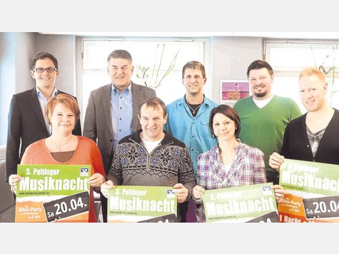 Voller Vorfreude auf die Musiknacht: (unten v.l.) Monika Pummer (Dragoner), Rainer Sch&auml;ffner (Buchberger), Anja Exner (Schlo&szlig;berghalle), Ralf La&szlig;mann (Central), (oben v.l.) Thomas Breitenfellner, B&uuml;rgermeister Michael Asam, Michael Schmid, Siegfried Minnich (Schlo&szlig;berghalle). foto: sak
