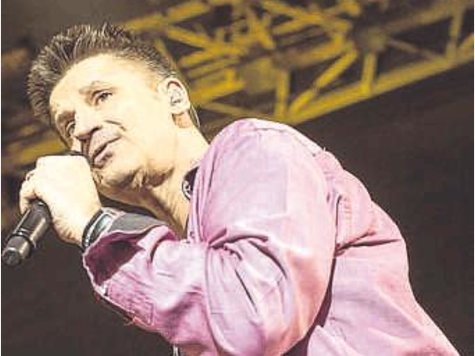 Seine Stimmband-Reizung ist abgeheilt: Hartmut Engler in der Olympiahalle. Foto: hangen Seine Stimmband-Reizung ist abgeheilt: Hartmut Engler in der Olympiahalle. Foto: hangen