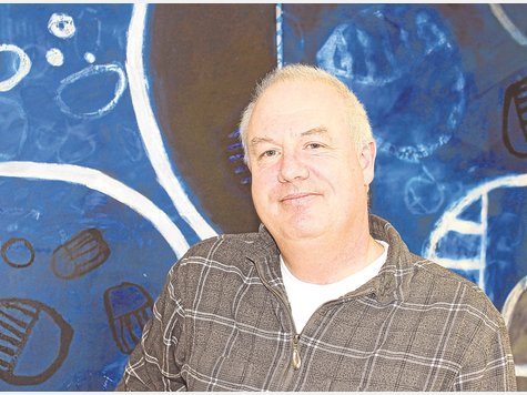 Eigenes Bild: Thomas Grubert mit einem Teil seines Kunstwerkes „Pool“. Eine seiner Ausstellungen gab einen Impuls für die Gründung der Kunstzeche. Foto: garbe Eigenes Bild: Thomas Grubert mit einem Teil seines Kunstwerkes „Pool“. Eine seiner Ausstellungen gab einen Impuls für die Gründung der Kunstzeche. Foto: garbe