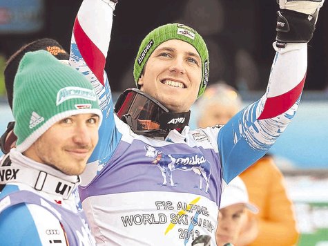 Zwei auf der gleichen Wellenlänge: Felix Neureuther (l.) applaudiert Weltmeister Marcel Hirscher nach dem WM-Slalom in Schladming. Foto: dpa Zwei auf der gleichen Wellenlänge: Felix Neureuther (l.) applaudiert Weltmeister Marcel Hirscher nach dem WM-Slalom in Schladming. Foto: dpa