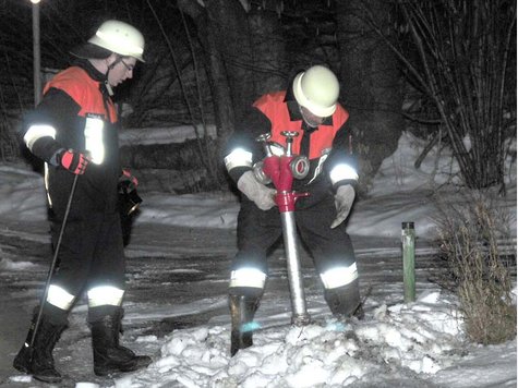 In einem Haus in Loiting (Gemeinde Hohenpolding) war in einem Keller ein Brand ausgebrochen.