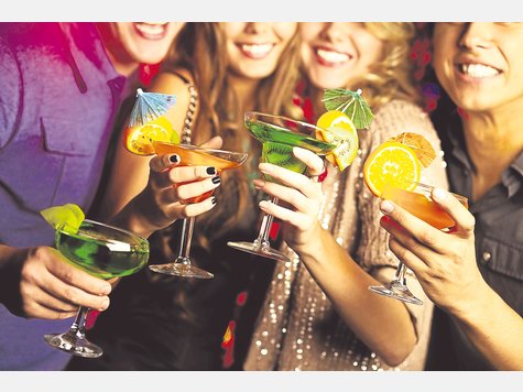 Ein Gläschen Cocktail in Ehren, doch die Zahl Jugendlicher, die ihren Alkoholkonsum nicht im Griff haben, steigt bayernweit von Jahr zu Jahr. Die Wolfratshauser Polizei kündigt nun an, ein noch wachsameres Auge auf Stadlfeste und Schulabschluss-Partys werfen zu wollen. Symbolfoto: Fotolia Ein Gläschen Cocktail in Ehren, doch die Zahl Jugendlicher, die ihren Alkoholkonsum nicht im Griff haben, steigt bayernweit von Jahr zu Jahr. Die Wolfratshauser Polizei kündigt nun an, ein noch wachsameres Auge auf Stadlfeste und Schulabschluss-Partys werfen zu wollen. Symbolfoto: Fotolia