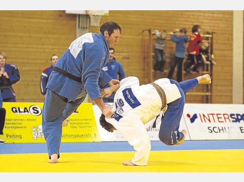 Urgewalt: Peitings Judoka Uli Tausch gewann beide K&auml;mpfe gegen Palling. Foto: bse-pictures