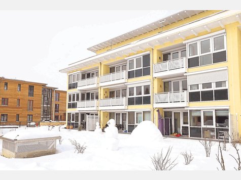 Nicht ganz billig: In Murnau ist Wohnen eine teure Angelegenheit, ob in Miet- oder Kaufimmobilien. Die SPD will mit einer Senkung der Grundsteuer die Bürger entlasten. Hier ist die neue Siedlung im Kemmelpark zu sehen. Foto: Kolb Nicht ganz billig: In Murnau ist Wohnen eine teure Angelegenheit, ob in Miet- oder Kaufimmobilien. Die SPD will mit einer Senkung der Grundsteuer die Bürger entlasten. Hier ist die neue Siedlung im Kemmelpark zu sehen. Foto: Kolb