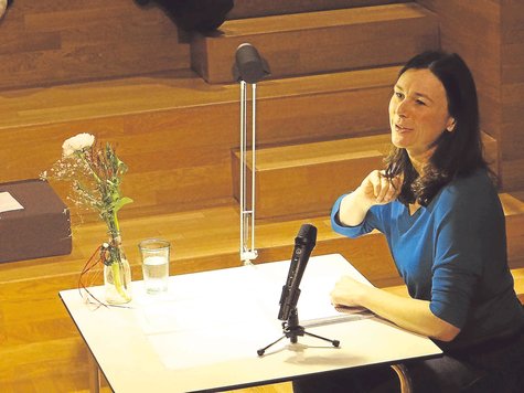 Ausdrucksstark las die Schauspielerin Bettina Mittendorfer aus Lena Christs „Erinnerungen einer Überflüssigen“. foto: and Ausdrucksstark las die Schauspielerin Bettina Mittendorfer aus Lena Christs „Erinnerungen einer Überflüssigen“. foto: and