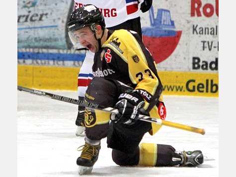 Im ersten Vergleich mit dem EHC Freiburg haben die T&ouml;lzer L&ouml;wen am Dienstag knapp den K&uuml;rzeren gezogen.