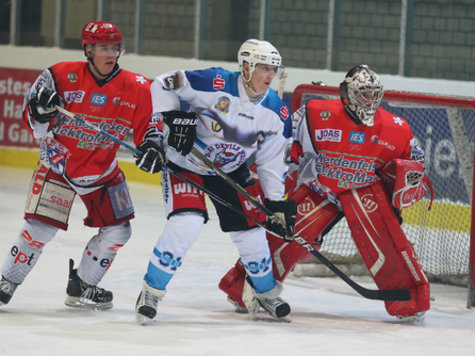 Der EC Peiting legt vor: In der Serie gegen die Blue Devils aus Weiden gehen die Peitinger mit dem Sieg im ersten Playoff-Spiel in F&uuml;hrung.