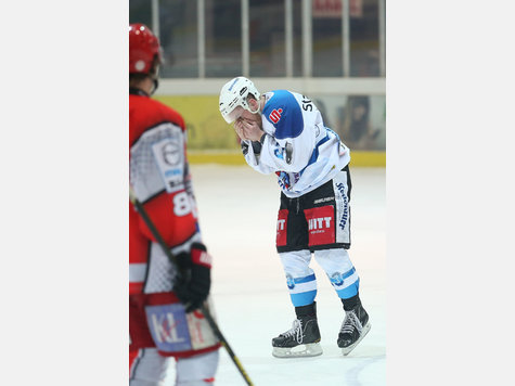 Der EC Peiting legt vor: In der Serie gegen die Blue Devils aus Weiden gehen die Peitinger mit dem Sieg im ersten Playoff-Spiel in F&uuml;hrung.