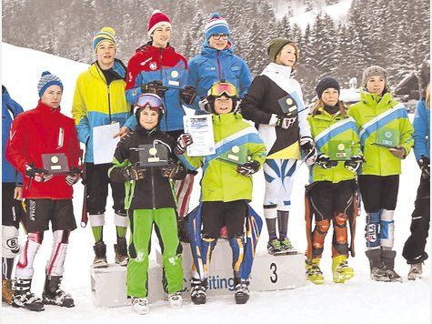 Die Sieger als Randfiguren: Franziska Welzmüller (links) und ihr Bruder Konstantin (daneben) sind die schnellsten Skifahrer des Landkreises bei der Jugend. foto: privat Die Sieger als Randfiguren: Franziska Welzmüller (links) und ihr Bruder Konstantin (daneben) sind die schnellsten Skifahrer des Landkreises bei der Jugend. foto: privat