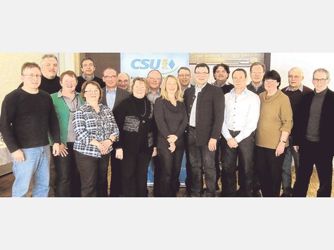 Ihre Arbeitspositionen für die kommenden Monate hat die CSU-Kreistagsfraktion auf ihrer Klausurtagung in Emsing festgelegt. Vor allem die Landkreis-, Schul- und Infrastrukturentwicklung standen dabei im Fokus. Foto: KV Ihre Arbeitspositionen für die kommenden Monate hat die CSU-Kreistagsfraktion auf ihrer Klausurtagung in Emsing festgelegt. Vor allem die Landkreis-, Schul- und Infrastrukturentwicklung standen dabei im Fokus. Foto: KV