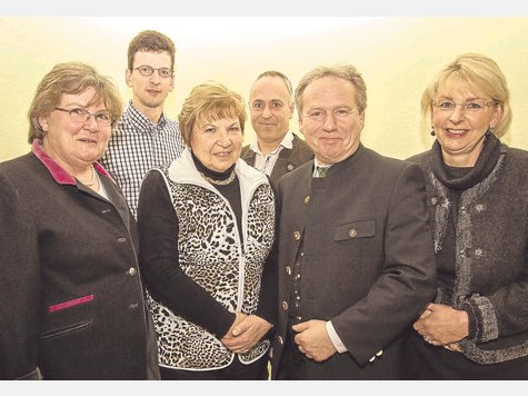 Die neue Führungsmannschaft der Tutzinger CSU (v.l.): Elisabeth Dörrenberg (Stellvertreterin), Claus Piesch (Schriftführer), Rosi Huber (Schatzmeisterin), Markus Scholz (Stellvertreter), Thomas Parstorfer (1. Vorsitzender) sowie Ina Hartwig (Stellvertreterin). Foto: jaksch Die neue Führungsmannschaft der Tutzinger CSU (v.l.): Elisabeth Dörrenberg (Stellvertreterin), Claus Piesch (Schriftführer), Rosi Huber (Schatzmeisterin), Markus Scholz (Stellvertreter), Thomas Parstorfer (1. Vorsitzender) sowie Ina Hartwig (Stellvertreterin). Foto: jaksch
