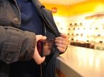Verdächtiger in Gauting festgenommen: Ladendieb stößt Detektiv ins Regal