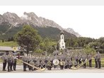 Gebirgsmusikkorps spielt für die Feuerwehr