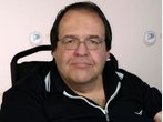 NRW-Pirat Stefan Fricke durfte wegen Contergan-Behinderung nicht ins Flugzeug