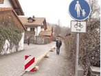 Jede Menge Holz vor den Hütten