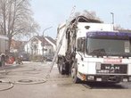 Müll-Laster brennt: 25.000 Euro Schaden