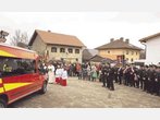 Feuerwehrfahrzeug kann die Nacht zum Tag machen