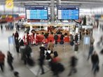 Mann "erntet" Automaten am Hauptbahnhof ab